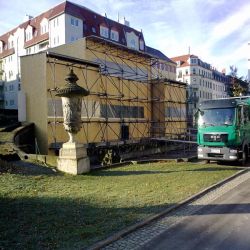 Neptunbrunnen DD-Friedrichstadt Geruest+Einhausung